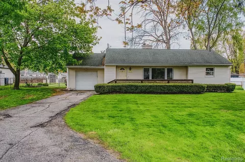 1208 Genella St, Waterford, MI 48328