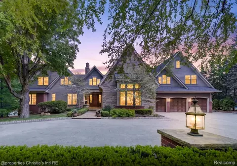 1330 Oxford Rd, Bloomfield Hills, MI 48304