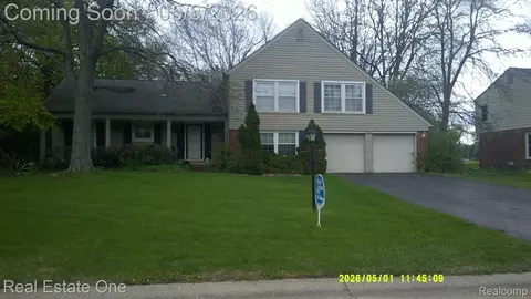 4837 Teddington Dr, West Bloomfield, MI 48323