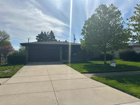 36086 English Dr, Sterling Heights, MI 48310