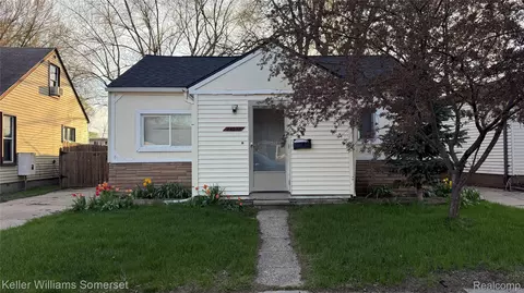 24357 Lauren Ave, Warren, MI 48089