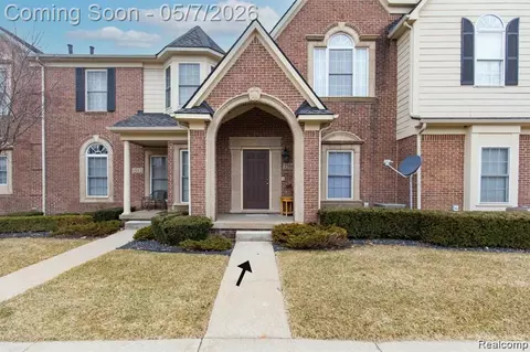 1560 W Lakeview Ln, Canton, MI 48187