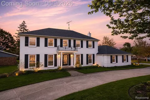 36368 Old Homestead Dr, Farmington, MI 48335