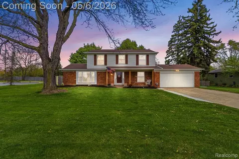 2049 E Hill Rd, Grand Blanc, MI 48439