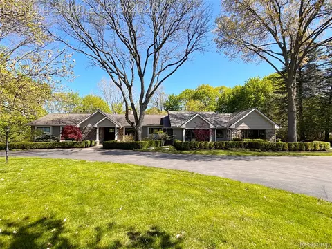 4801 N Harsdale Rd, Bloomfield Hills, MI 48302
