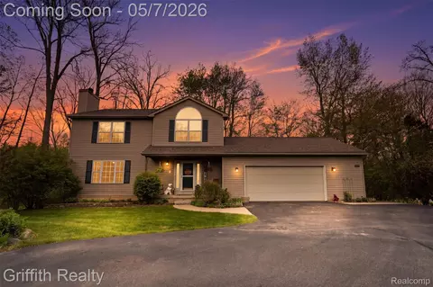 2000 Laurel Oak Dr, Oceola, MI 48855