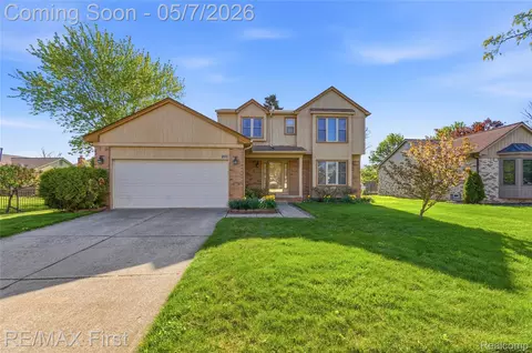1800 Hillman Dr, Troy, MI 48083