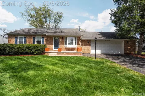1228 Amarillo St, Wolverine Lake, MI 48390