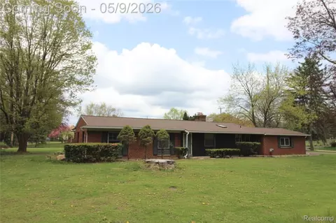 1239 Ashover Dr, Bloomfield Hills, MI 48304