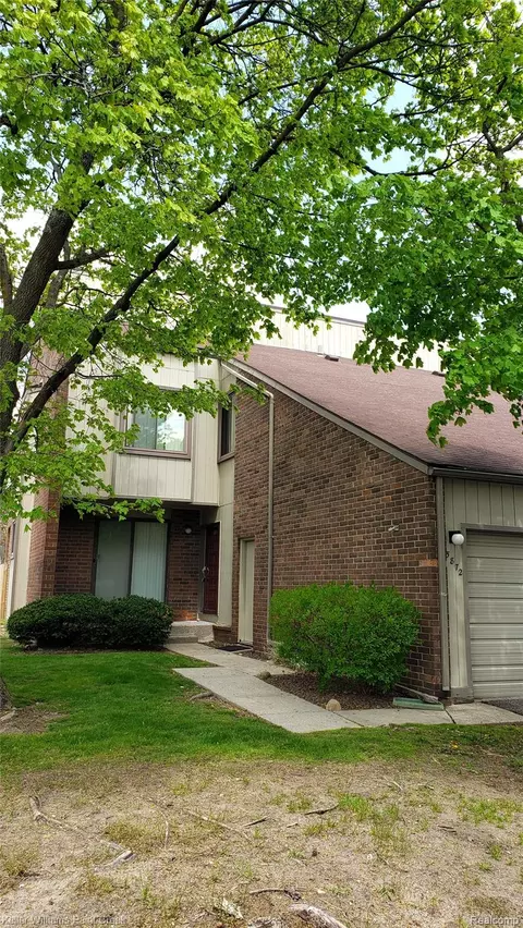 5872 Vassar, West Bloomfield, MI 48322