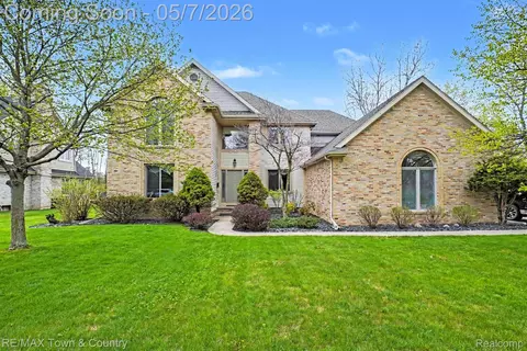 12429 Moceri Dr, Grand Blanc, MI 48439