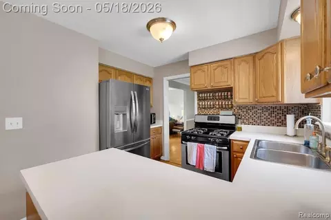 Kitchen - 693 Langley Blvd, Clawson, MI 48017 photo 4 of 5
