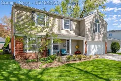 Exterior - 693 Langley Blvd, Clawson, MI 48017 photo 2 of 6