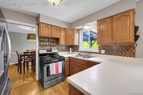 Kitchen - 693 Langley Blvd, Clawson, MI 48017 photo 3 of 5