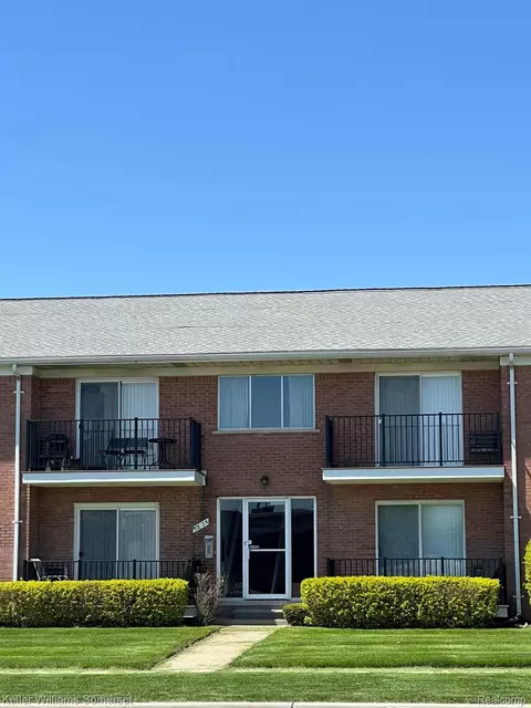 32125 Beaconsfield St #39, Roseville, MI 48066