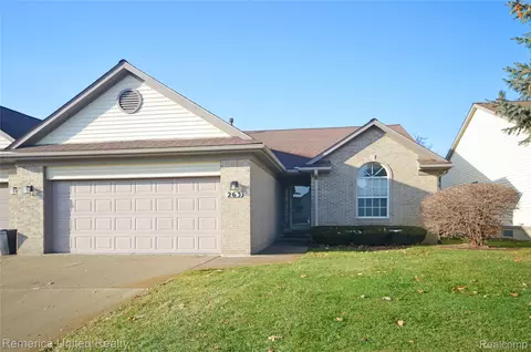 263 Whispering Hl, Commerce, MI 48390