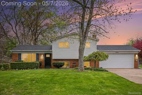 4363 Nelsey Rd, Waterford, MI 48329