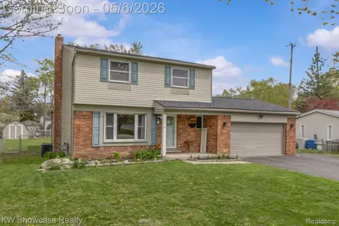 2922 Airport Rd, Waterford, MI 48329