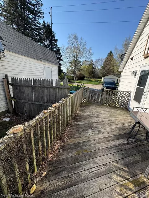 Exterior - 305 E Rolfe, Perry, MI 48872 photo 2 of 2