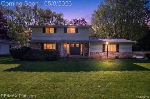 1254 Heathercrest Dr, Flint, MI 48532
