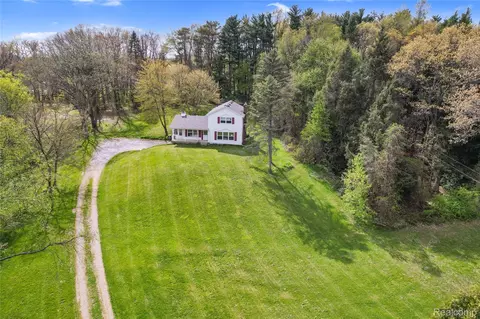 2300 Old Plank Rd, Milford, MI 48381