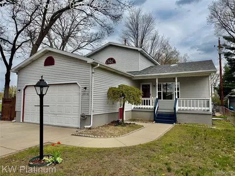 2616 21st Ave, Port Huron, MI 48060