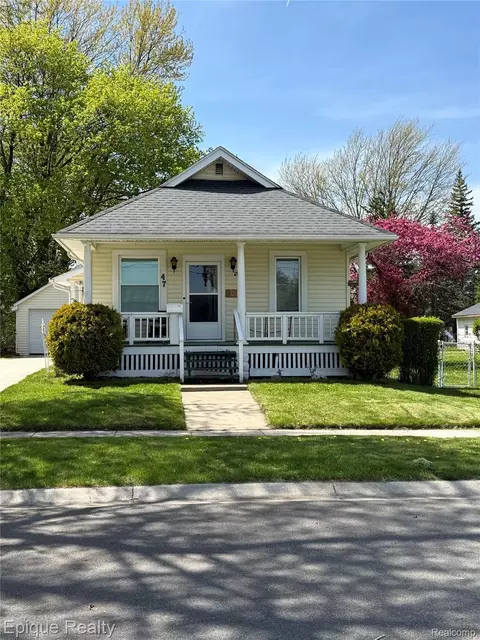 47 14th St, Port Huron, MI 48060