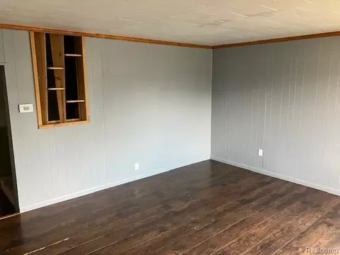 Living - 660 State St, Harbor Beach, MI 48441 photo 2 of 4