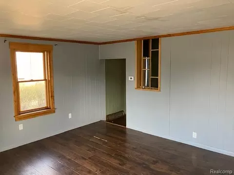 Living - 660 State St, Harbor Beach, MI 48441 photo 3 of 4