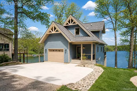 608 Island Lake Rd, Lyndon, MI 48118
