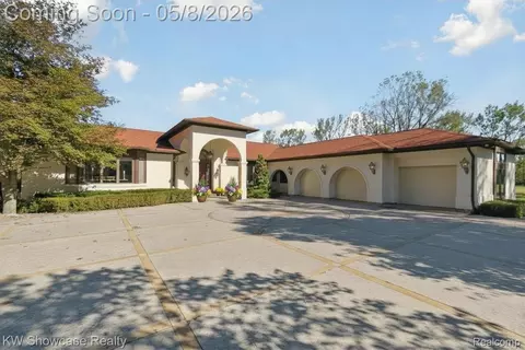 9109 N Territorial Rd, Plymouth, MI 48170