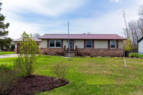 6761 Lorraine St, Marlette, MI 48453