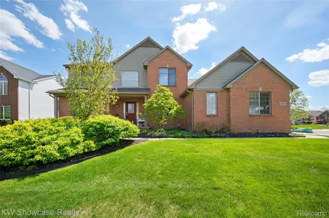 58767 Hunters Ct, Lyon, MI 48178