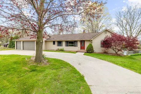 235 Indianwood Rd, Orion, MI 48362