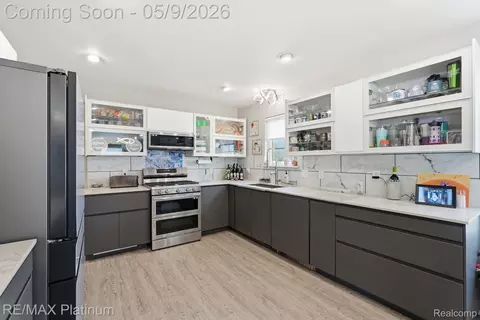 2428 Fisher Rd, Howell, MI 48855
