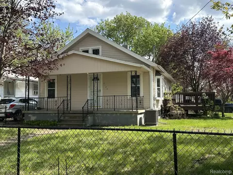 2184 E Schumacher Ave, Burton, MI 48529
