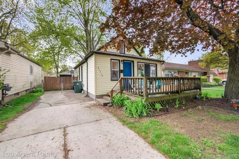 21718 Elizabeth St, Saint Clair Shores, MI 48080