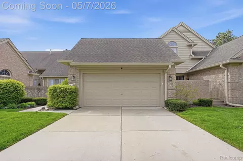42626 Christina Dr, Sterling Heights, MI 48313