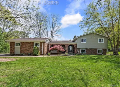 33429 Quaker Valley Rd, Farmington Hills, MI 48331