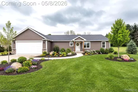 233 Norlynn Dr, Oceola, MI 48843