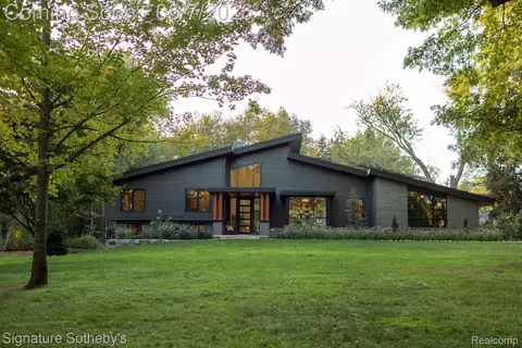 4720 Dover Rd, Bloomfield Hills, MI 48304