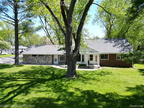 16840 Harrison St, Livonia, MI 48154