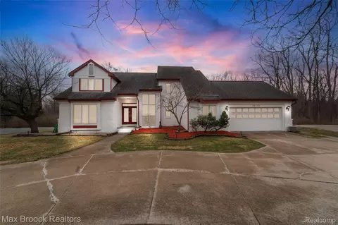 23775 Riverview Dr, Southfield, MI 48034