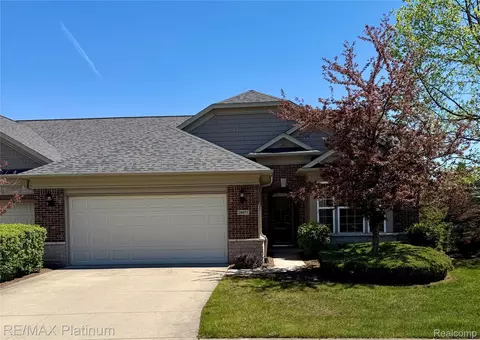 24471 Sand Lake Ln, Brownstown, MI 48134
