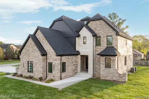 5321 Rochester Rd, Troy, MI 48085