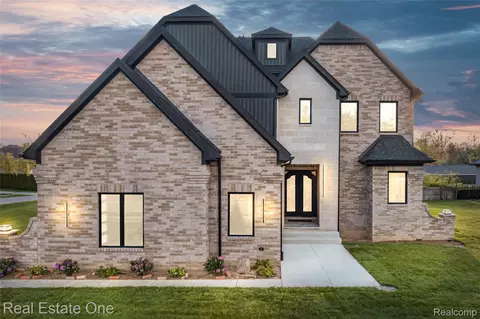 5321 Rochester Rd, Troy, MI 48085