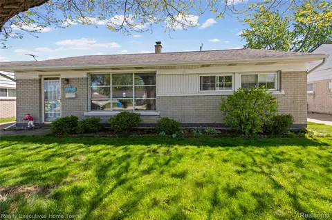 25520 Miracle Dr, Madison Heights, MI 48071