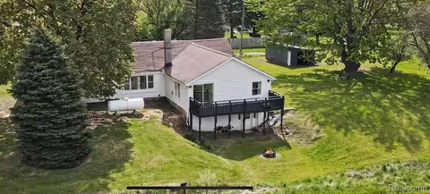 9433 E Lovejoy Rd, Conway, MI 48872