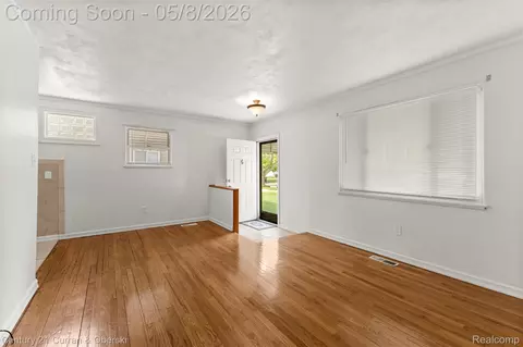 Living - 7609 Dudley St, Taylor, MI 48180 photo 1 of 6