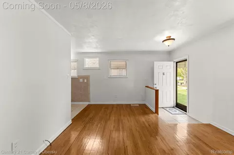 Living - 7609 Dudley St, Taylor, MI 48180 photo 4 of 6